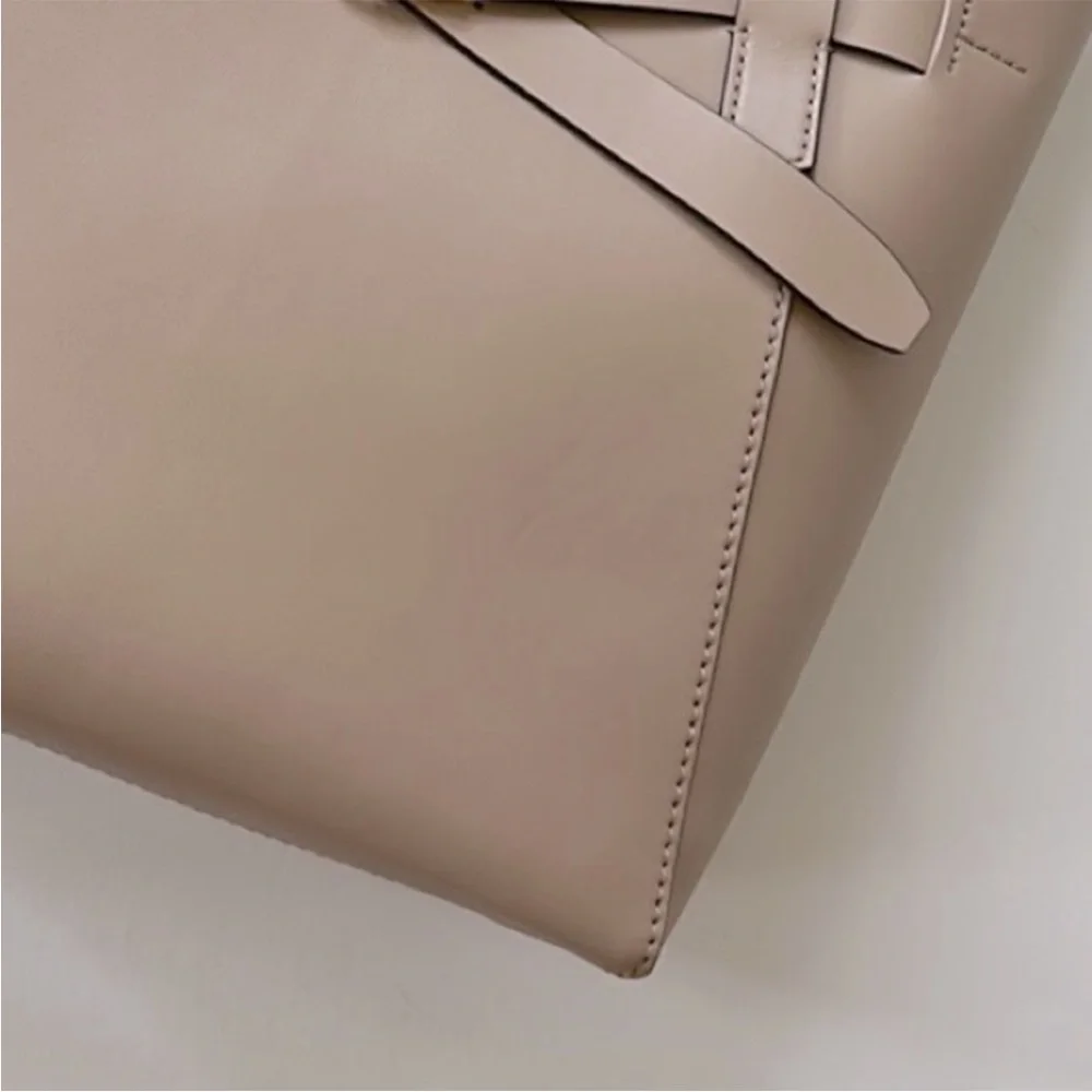 Tory Burch Gemini Leather Tote in Perfect Sand - Picture 4 of 15